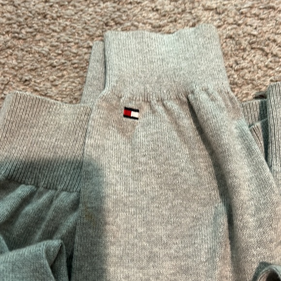 Men’s size medium Tommy Hilfiger sweater - Picture 3 of 3